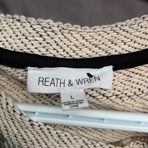 Beautiful earth toned vest! Wear over an oversized button up or buy itself! - Picture 4 of 4